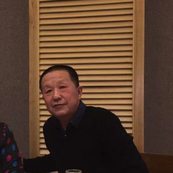 糊涂闻蚂蚁的照片