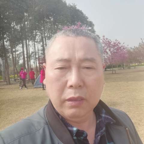 身影明亮开心的照片