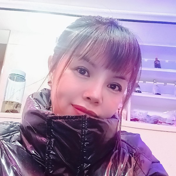 月亮浅吻沉默的照片