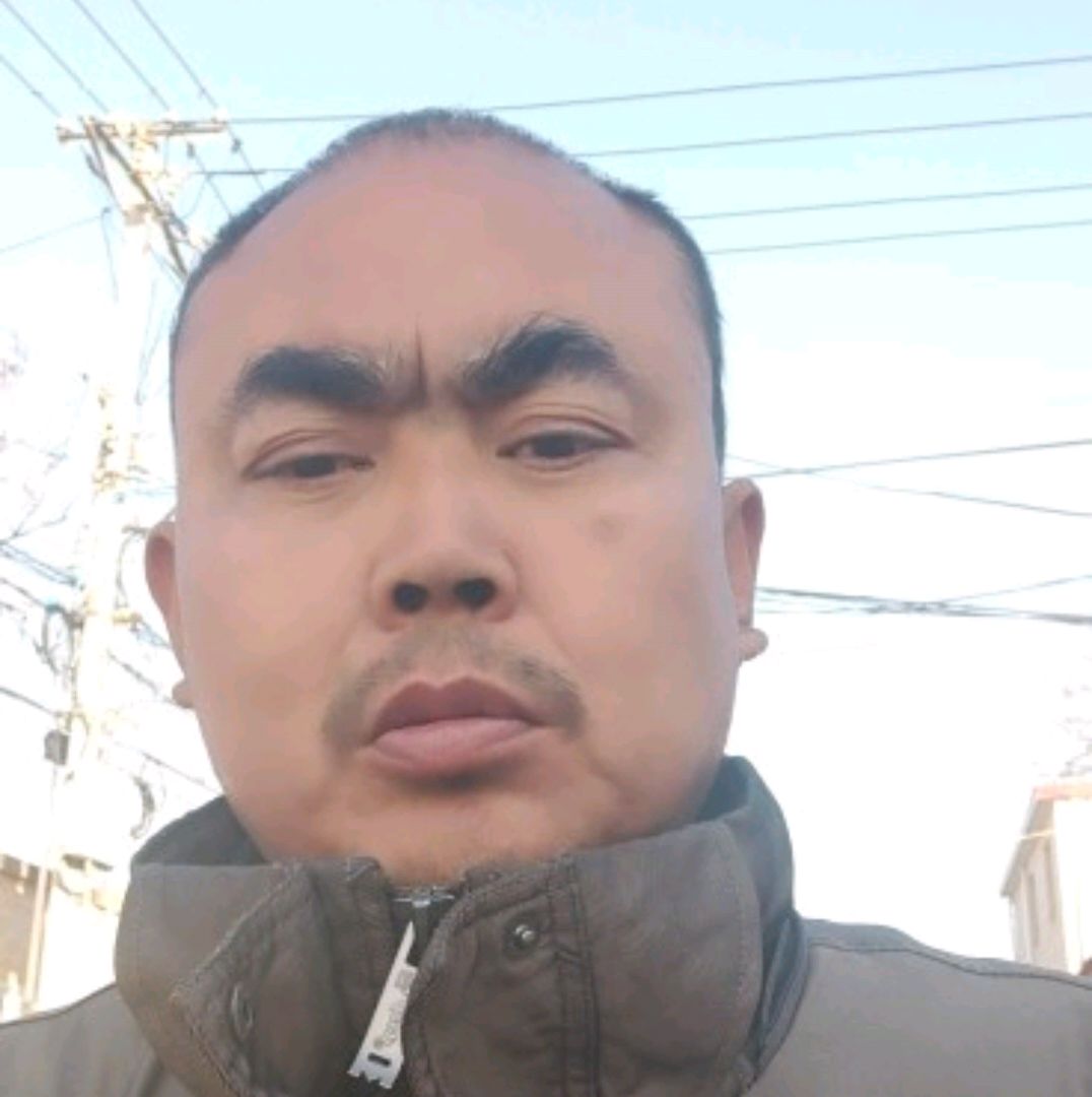 朴实吃醋鸡翅的照片