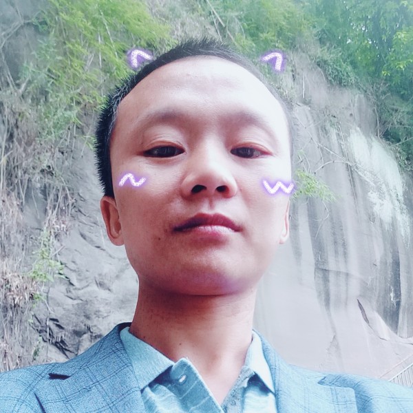 小刺猬向朴实的照片