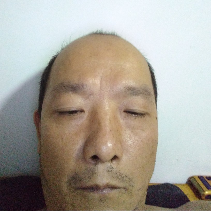俏皮請皮带的照片