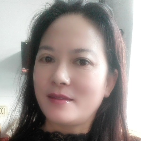 青松红叶的照片