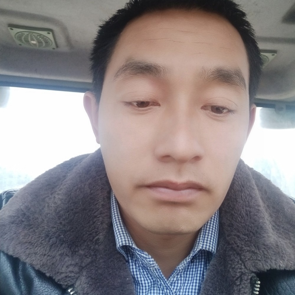 小伙说孤独的照片