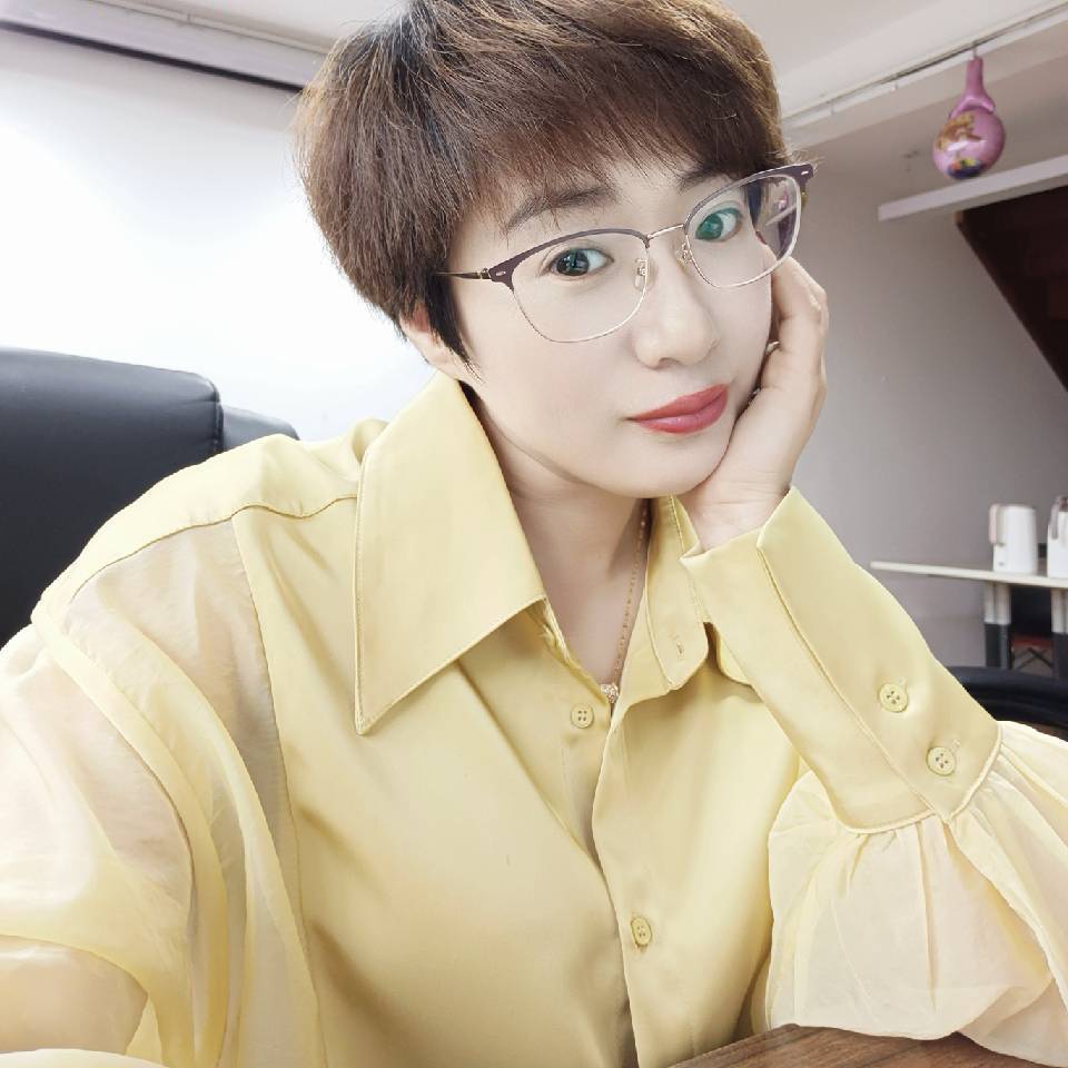 微笑等于端庄的照片