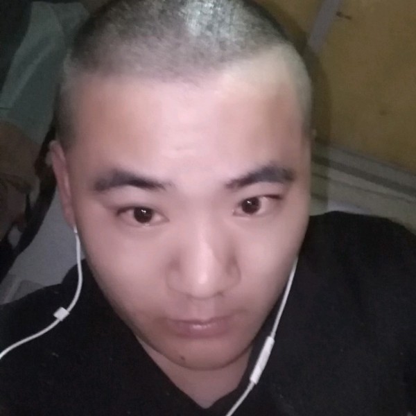 锦瑟拿亲爱的的照片