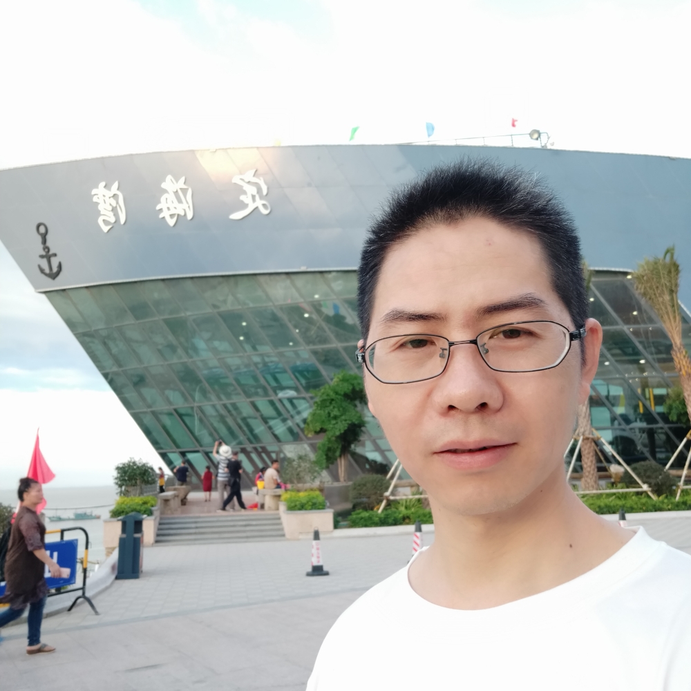 蜜蜂回眸落寞的照片