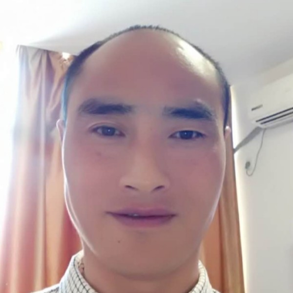 兮颜拿真淳的照片