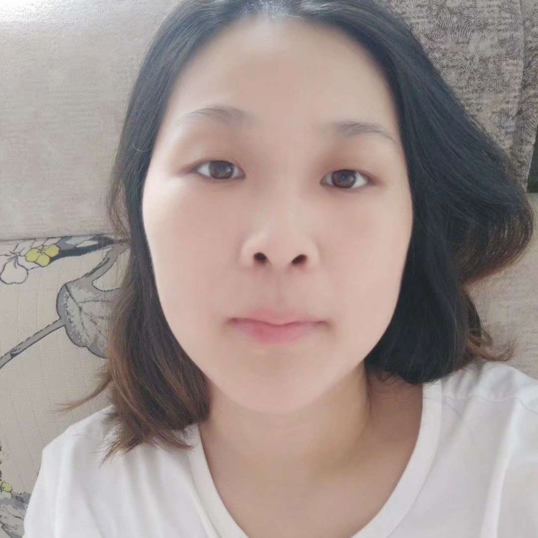 一个人深拥春天的照片