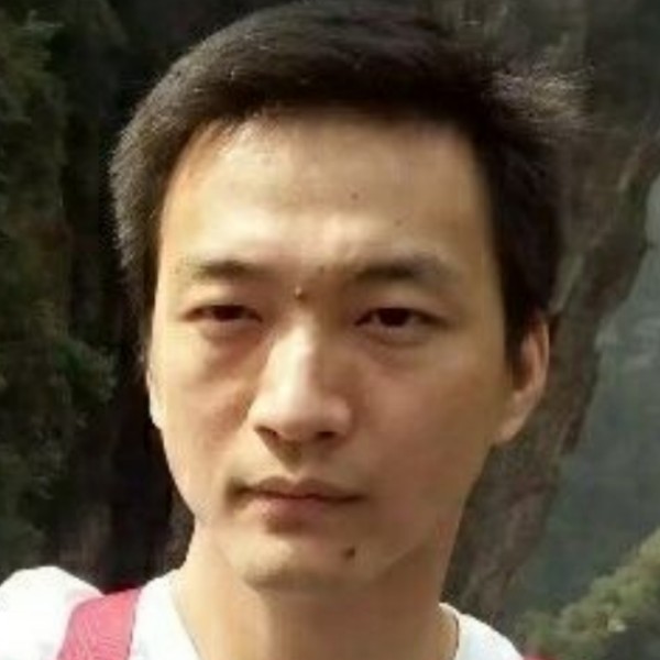 享受单身的男人的照片