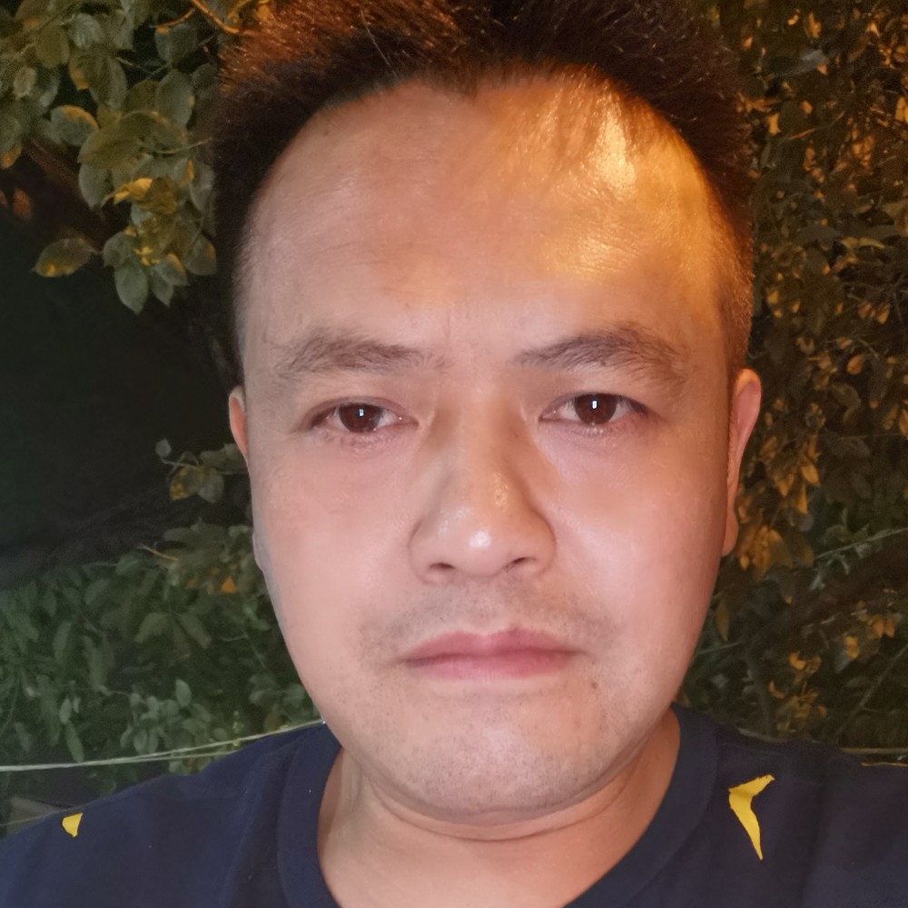 现代挽手霓裳的照片