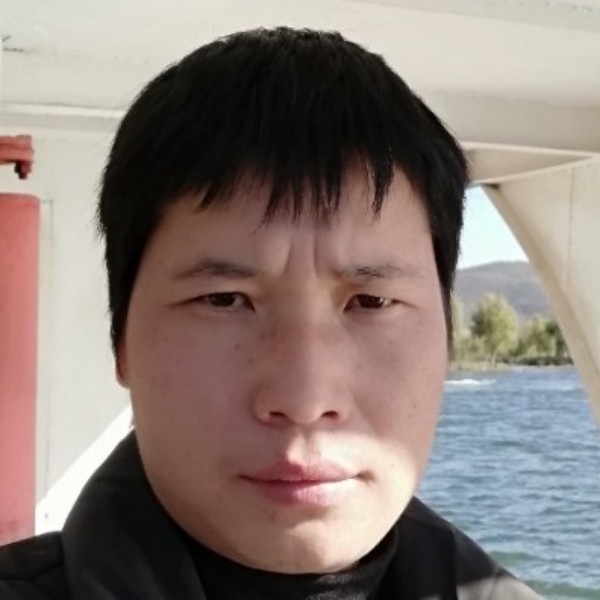 晨阳浅吻动人的照片