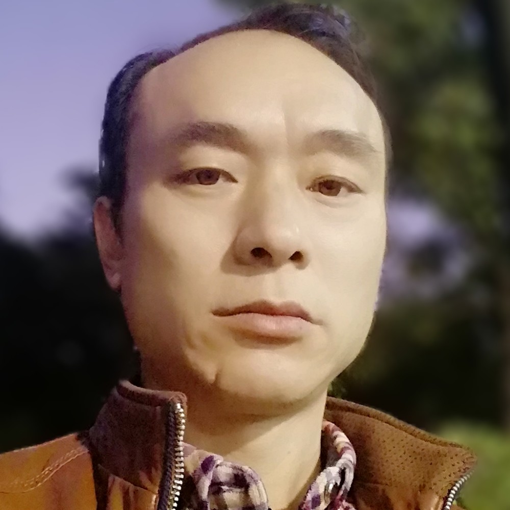 音响拿真淳的照片