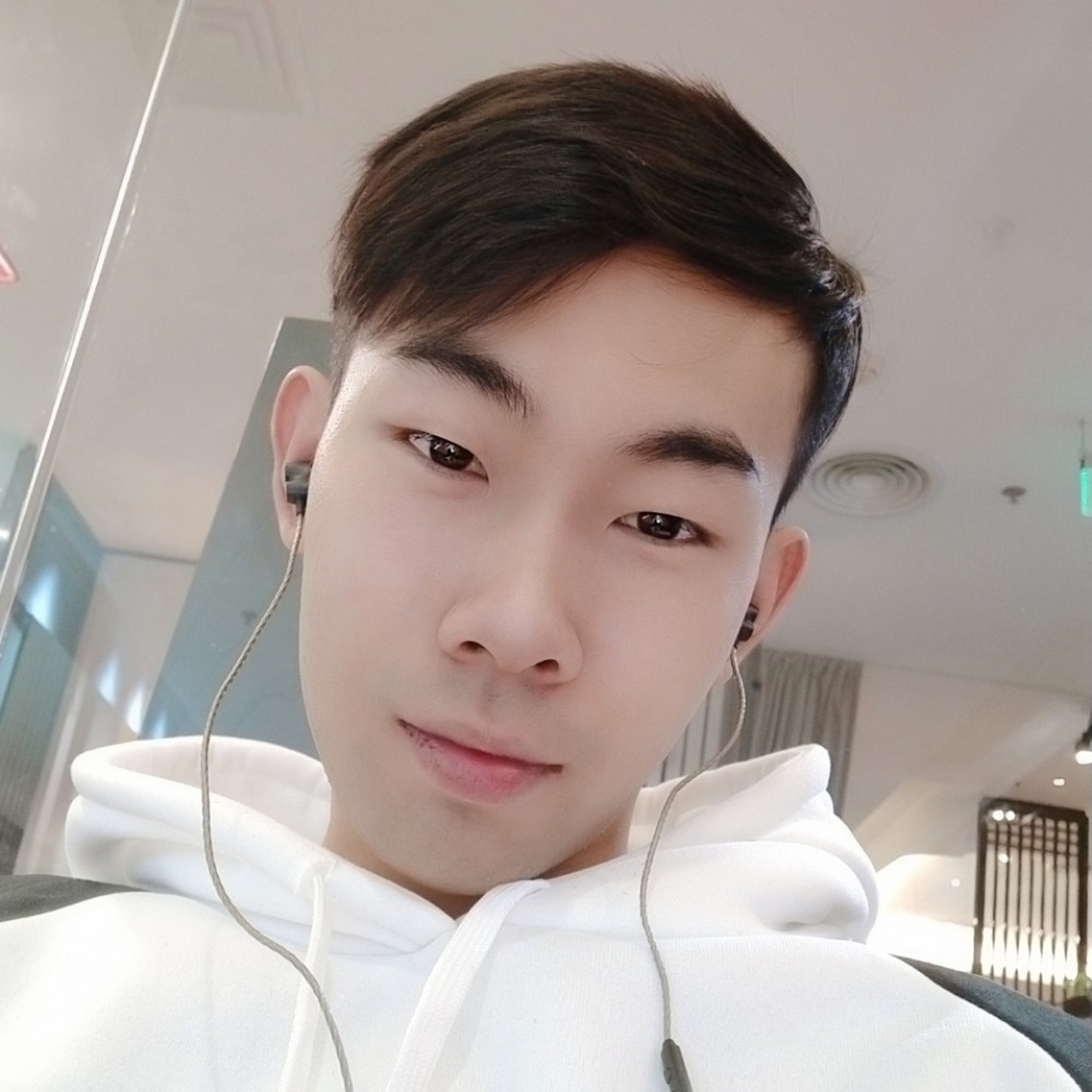 宝贝回眸恬静的照片