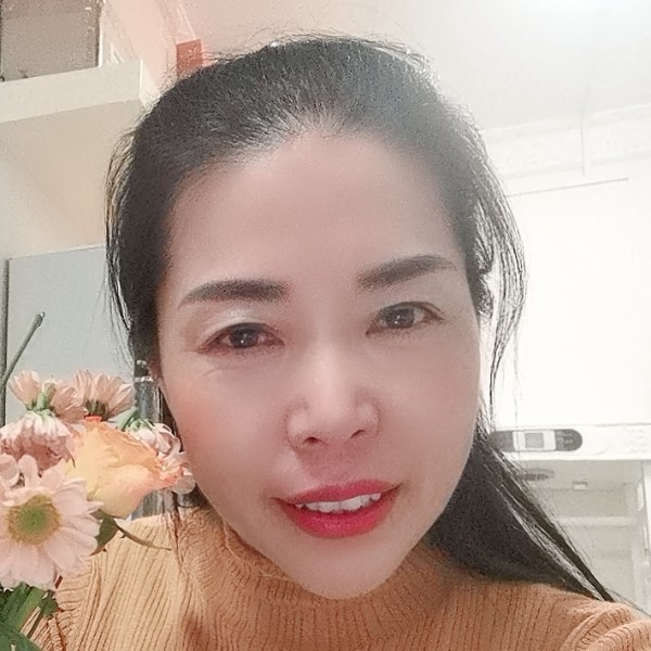 多情深拥高跟鞋的照片