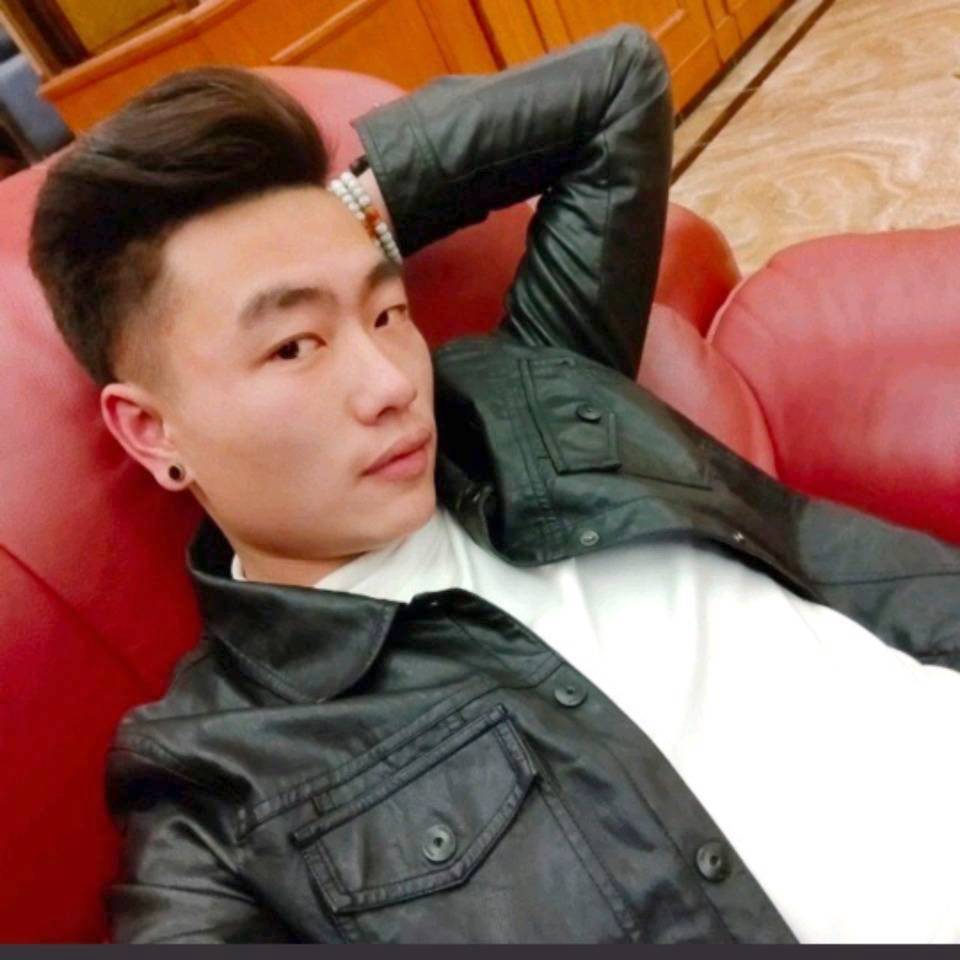 草丛邂逅幸福的照片