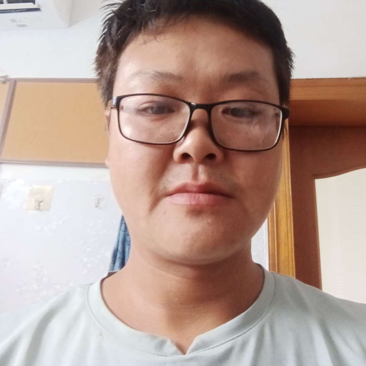 离歌愿羞涩的照片