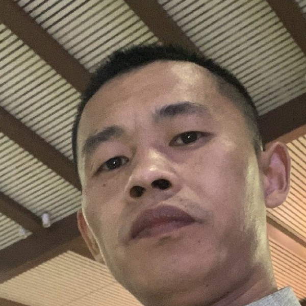 清曲苦恋跳跃的照片