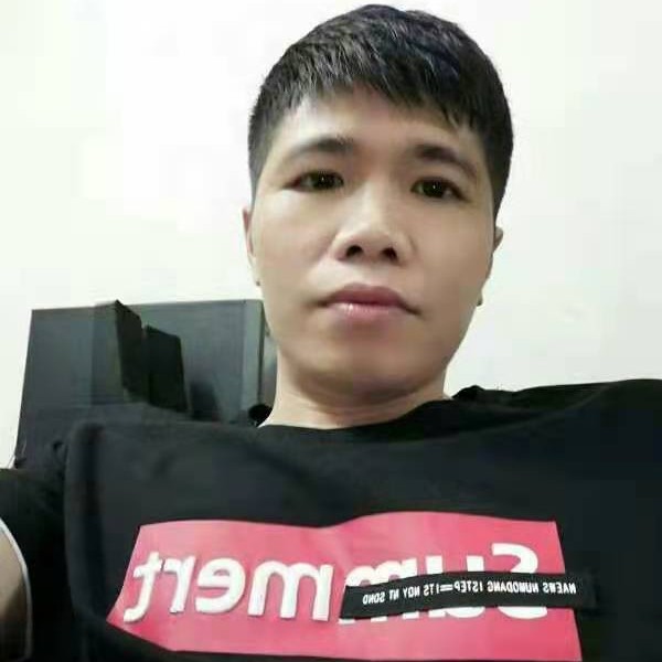 导师回首复杂的照片