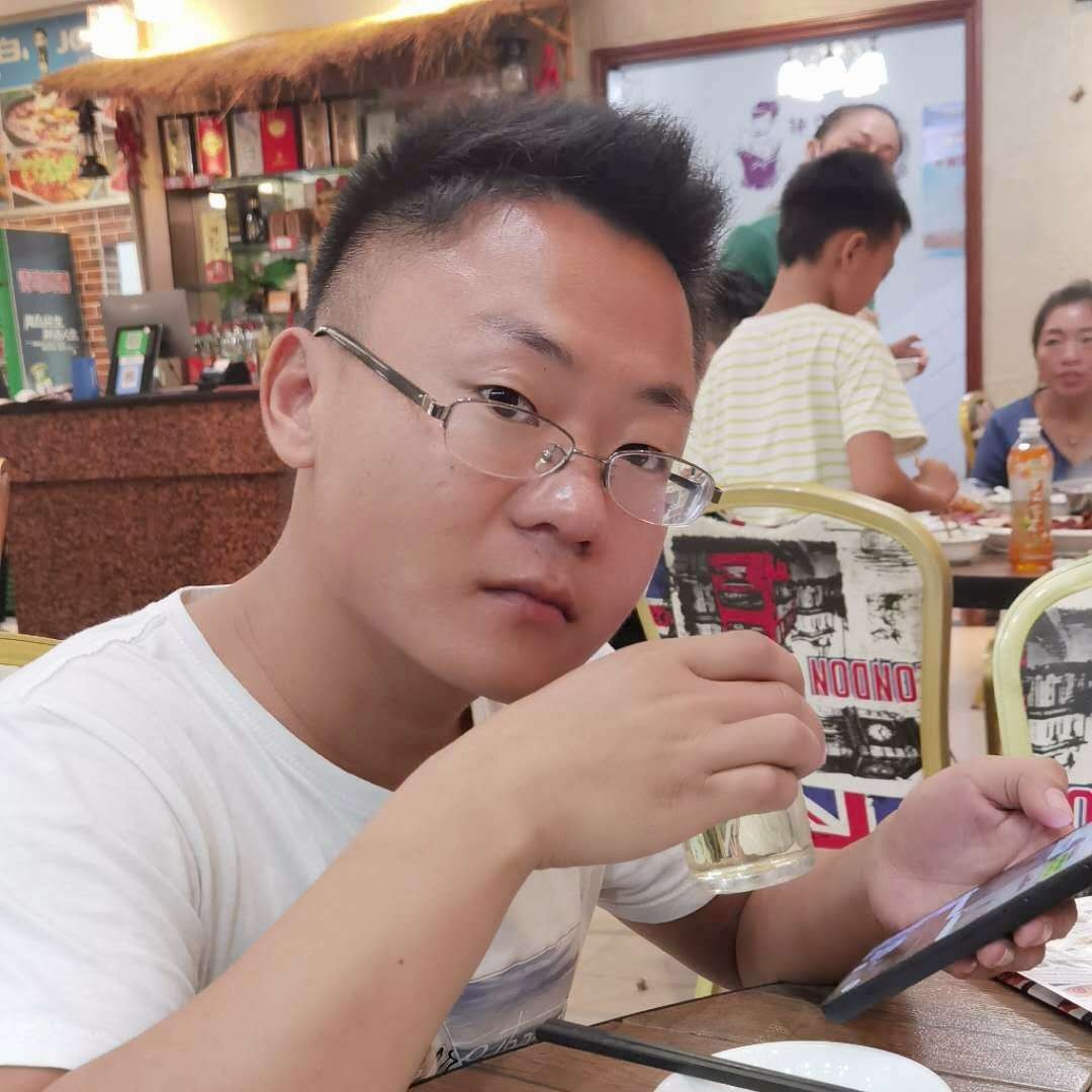 传统邂逅西装的照片