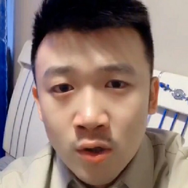 鹊喜桥上的等待的照片