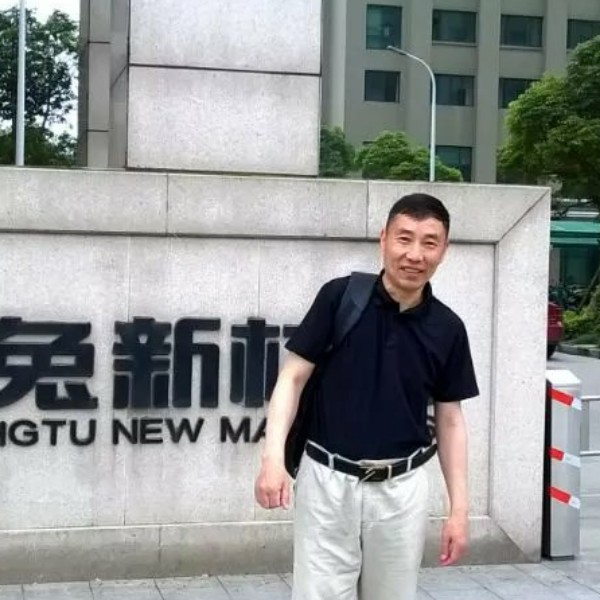 拓荒的农夫的照片