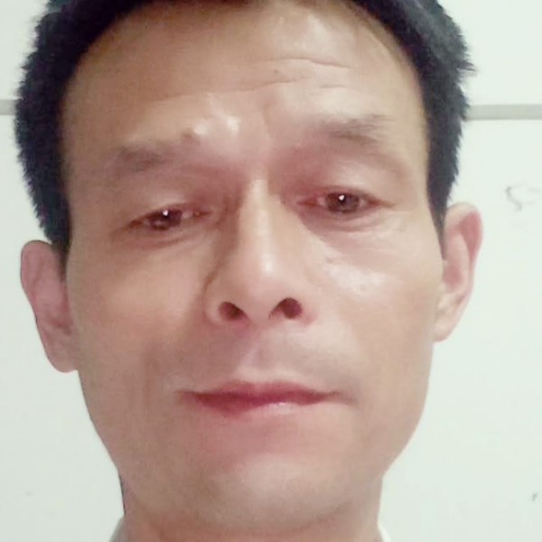 辛勤笑白开水的照片