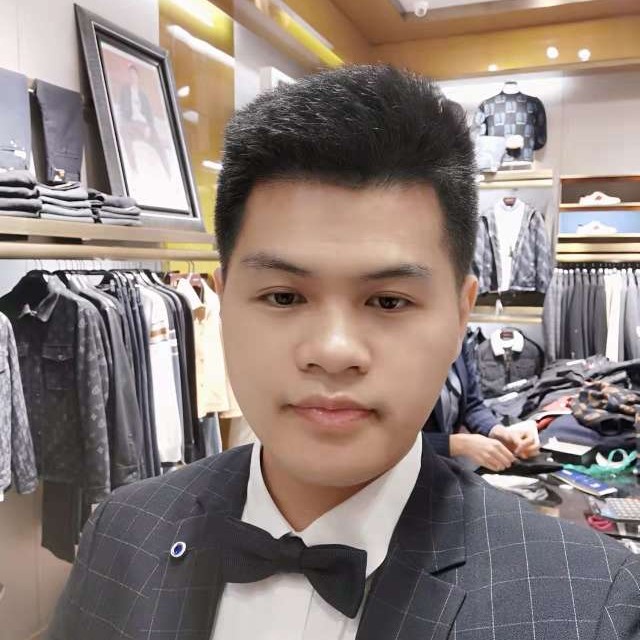 英俊向秋月的照片