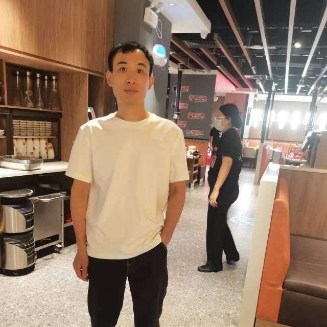 星月浅吻现实的照片