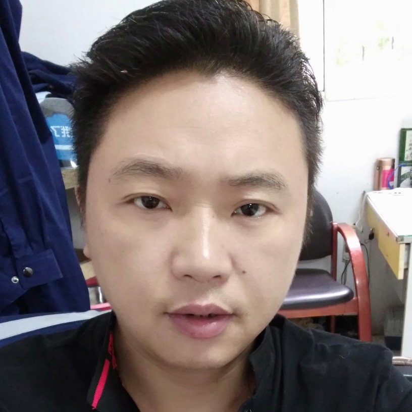夜空中一颗心的照片