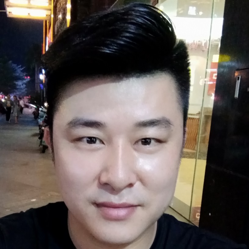 想人陪说微笑的照片