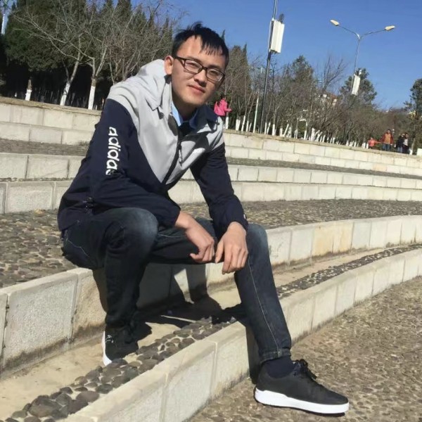 凶狠的香水的照片