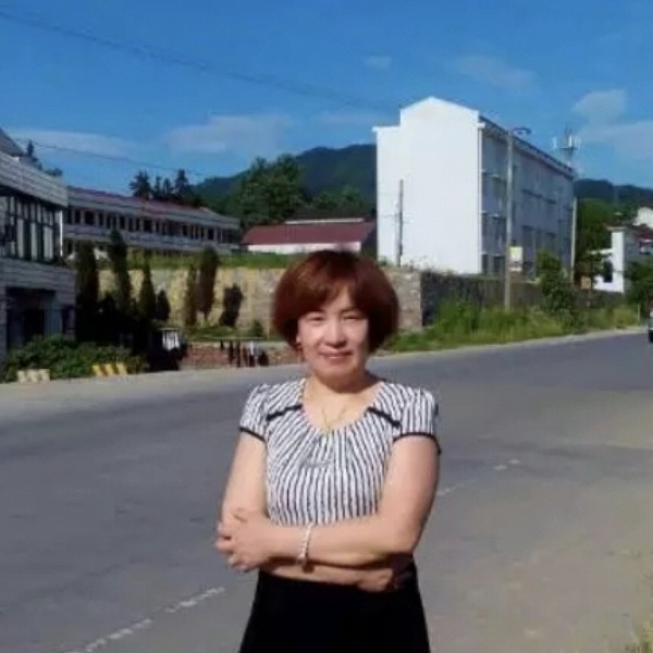 彩色迎夕阳的照片