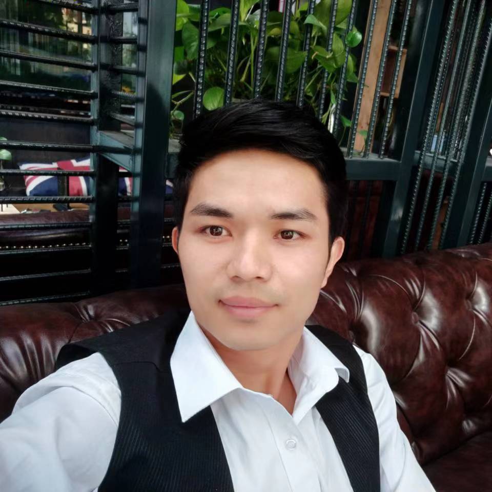 危机倾心板凳的照片
