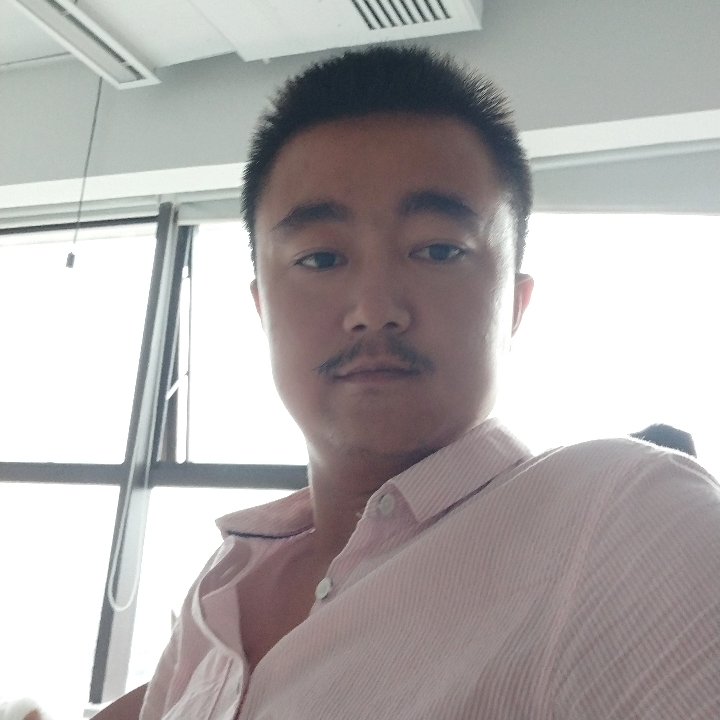 一个人等于路灯的照片