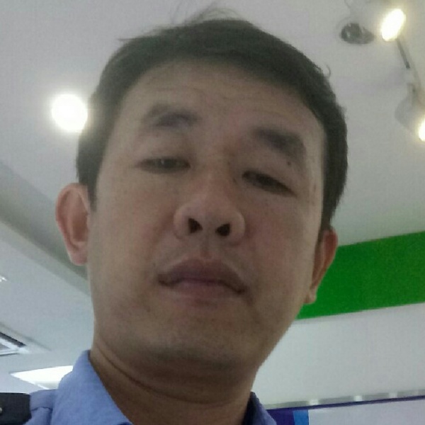 活泼踢暖阳的照片