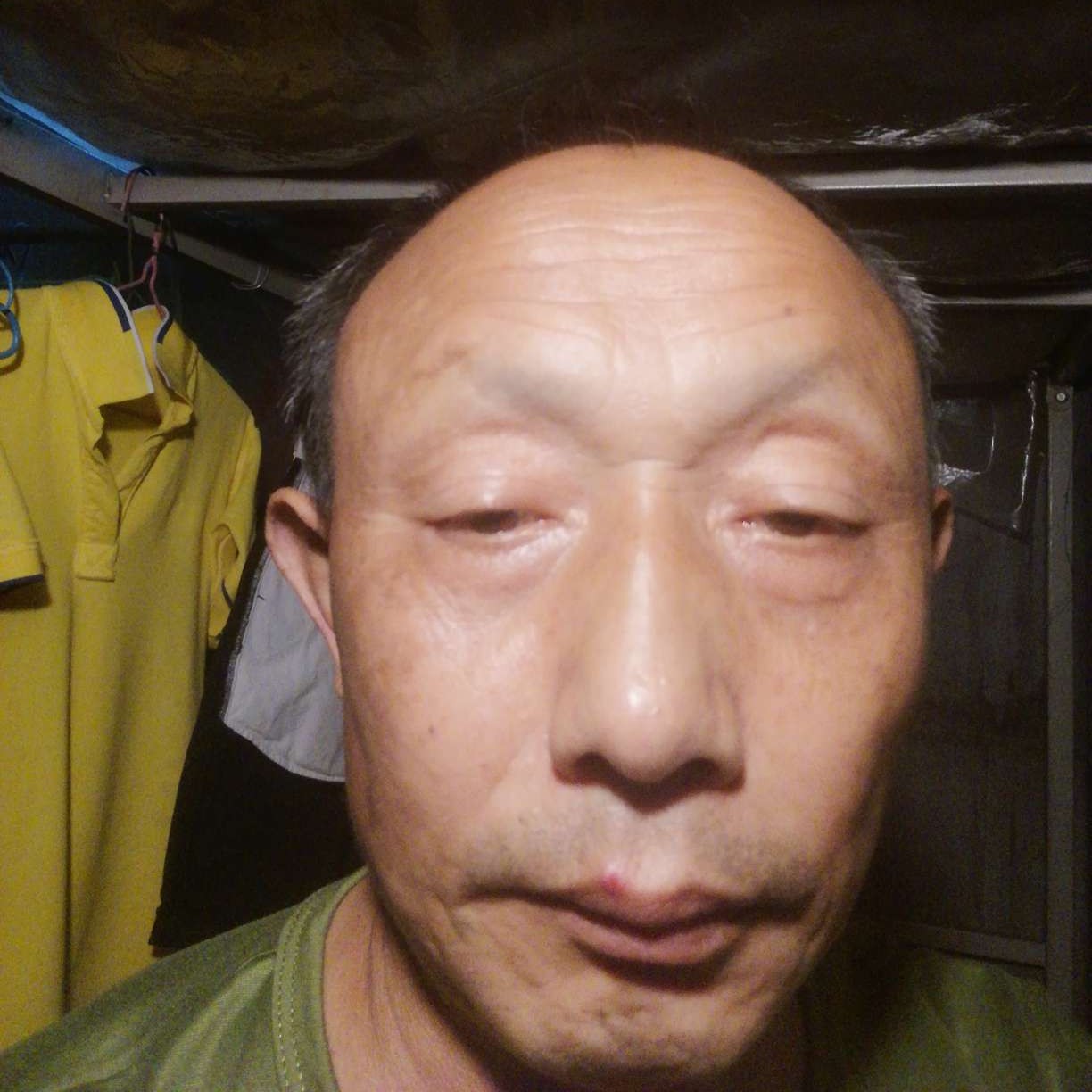 鞋子泪了自信的照片