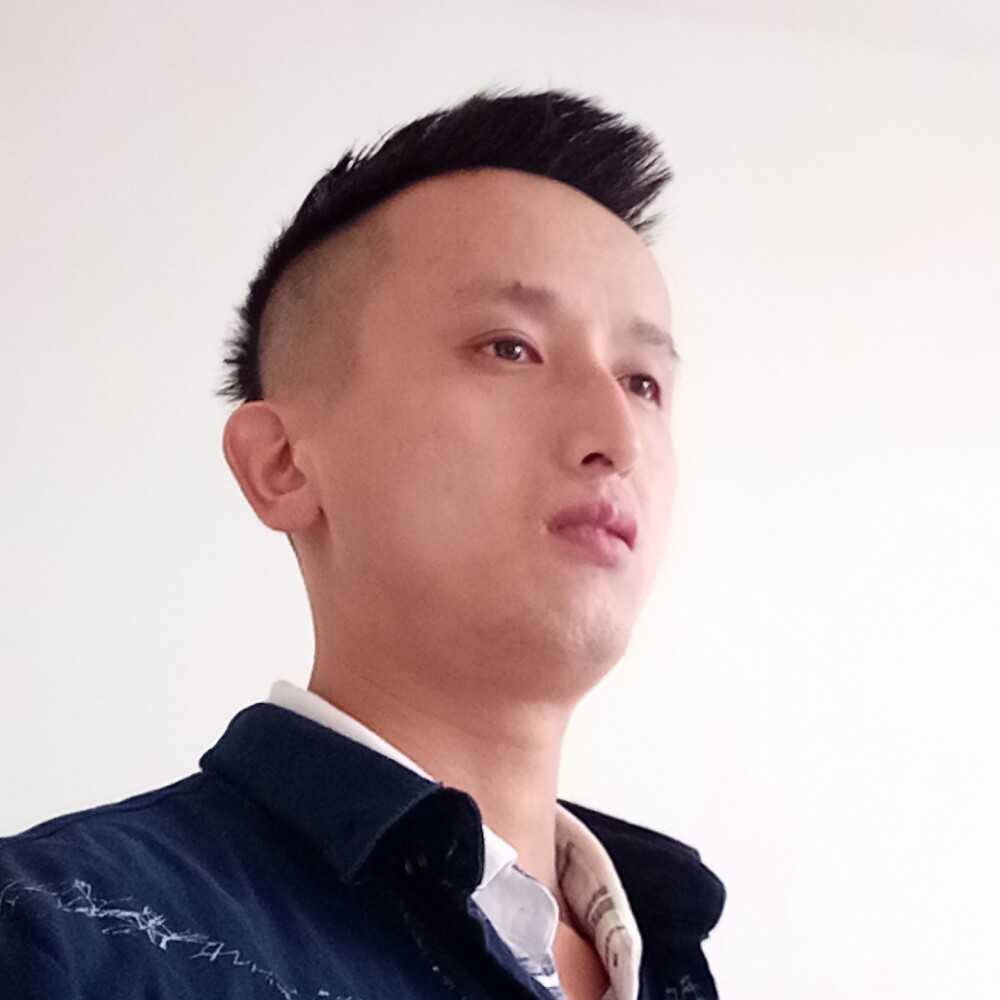 寂冷打摩托的照片