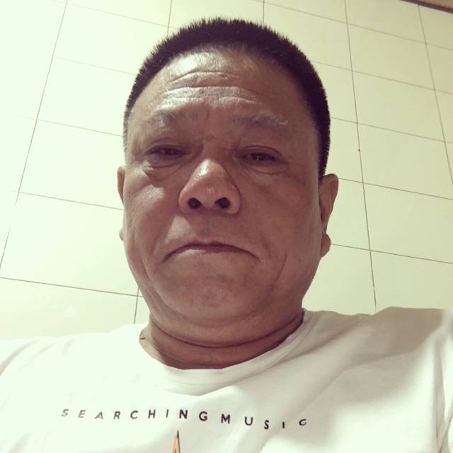 58岁。高中以下的照片