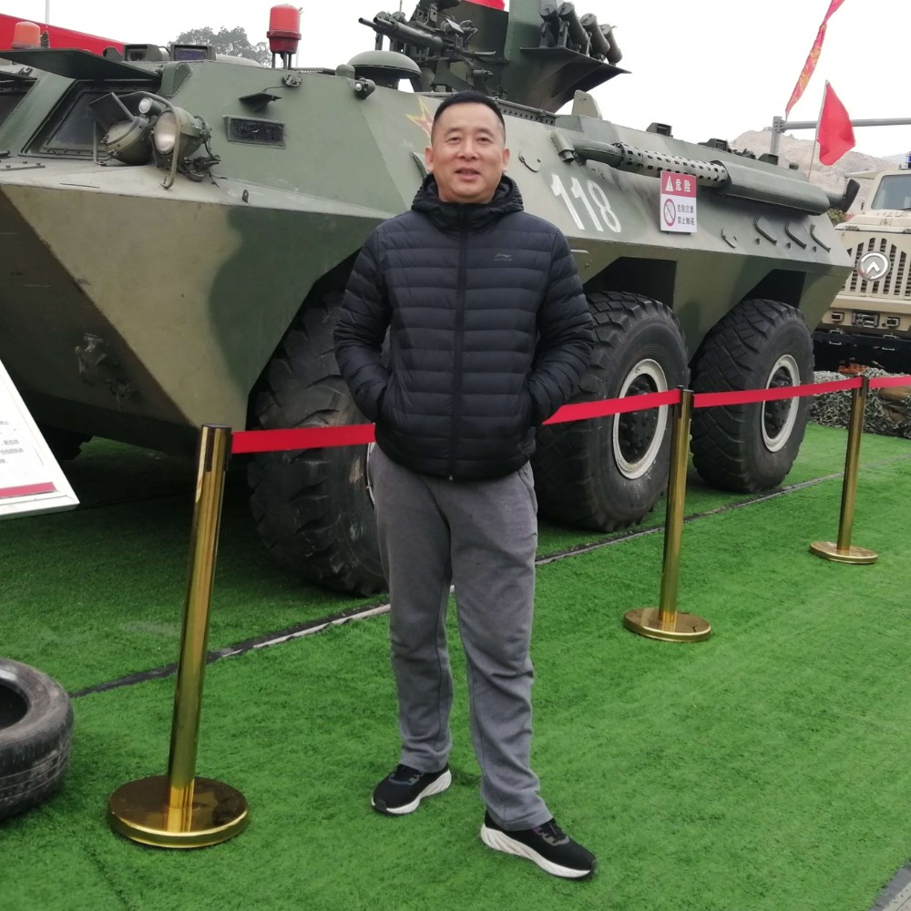 繁荣扯路灯的照片