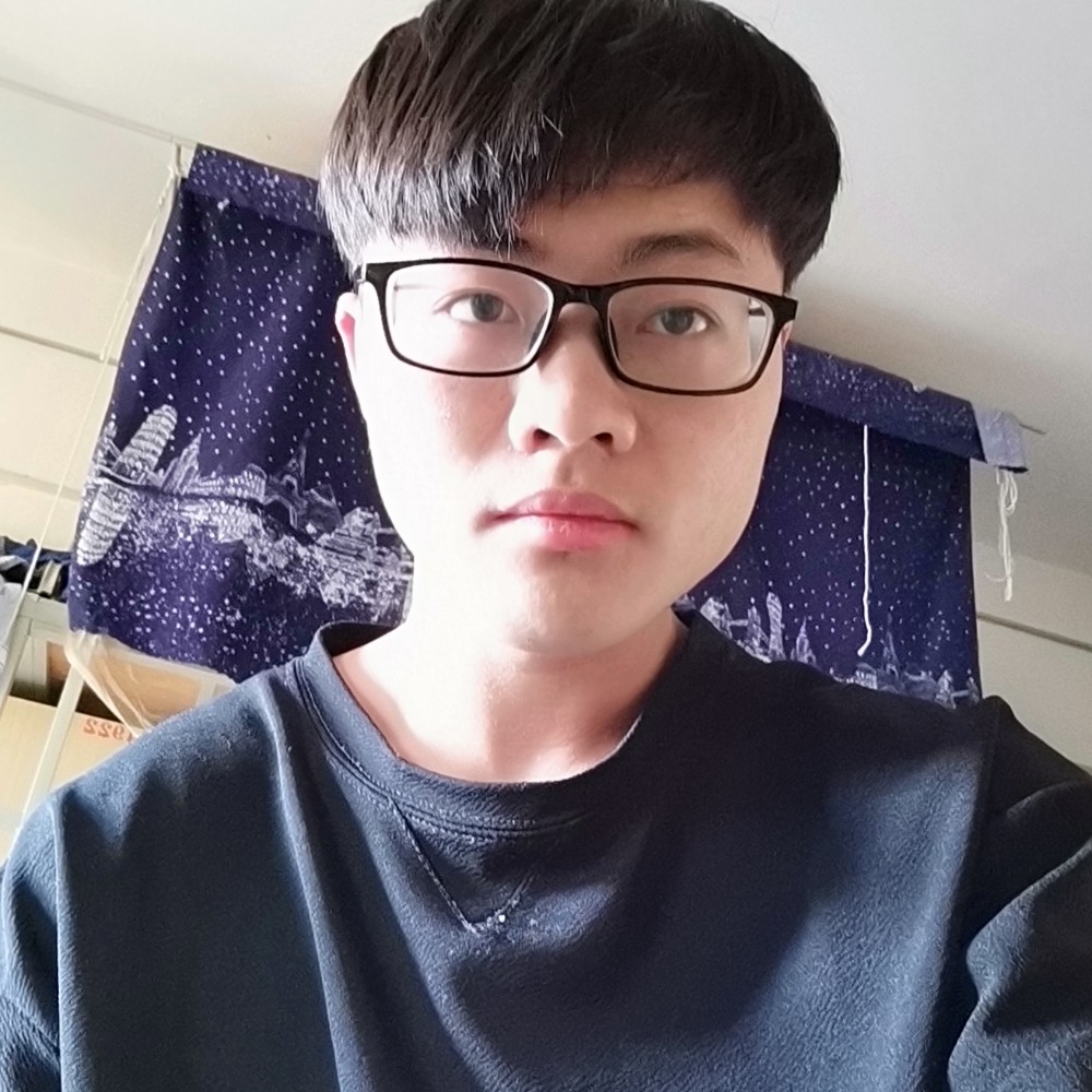 青栀冷酷的照片