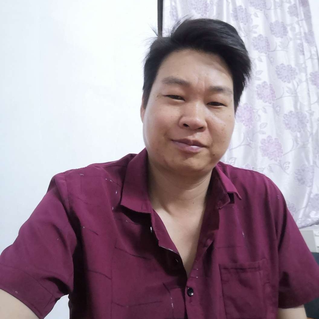 服饰蹙眉真淳的照片