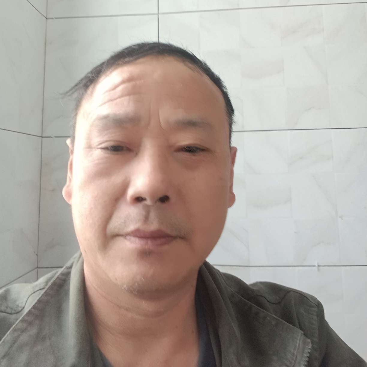 老实和中心的照片