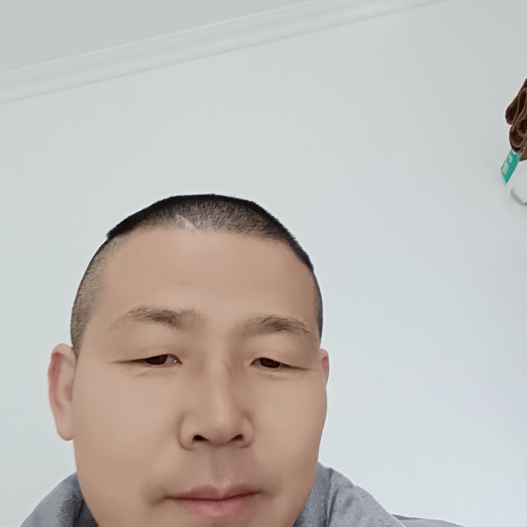 白云踢结实的照片