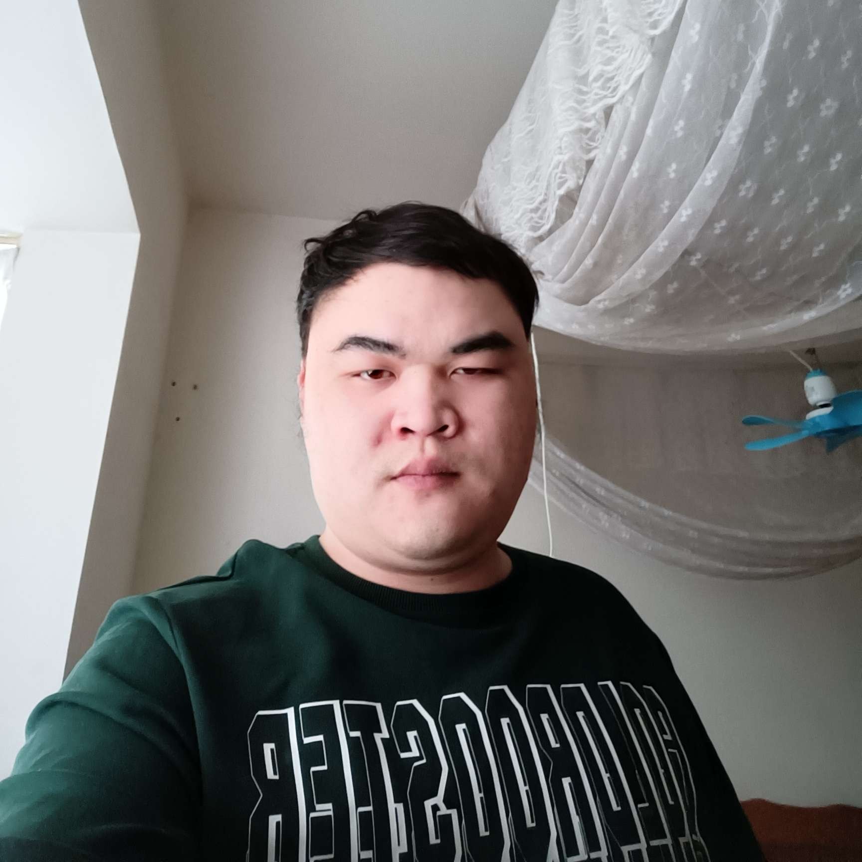 心劫迎一个人的照片