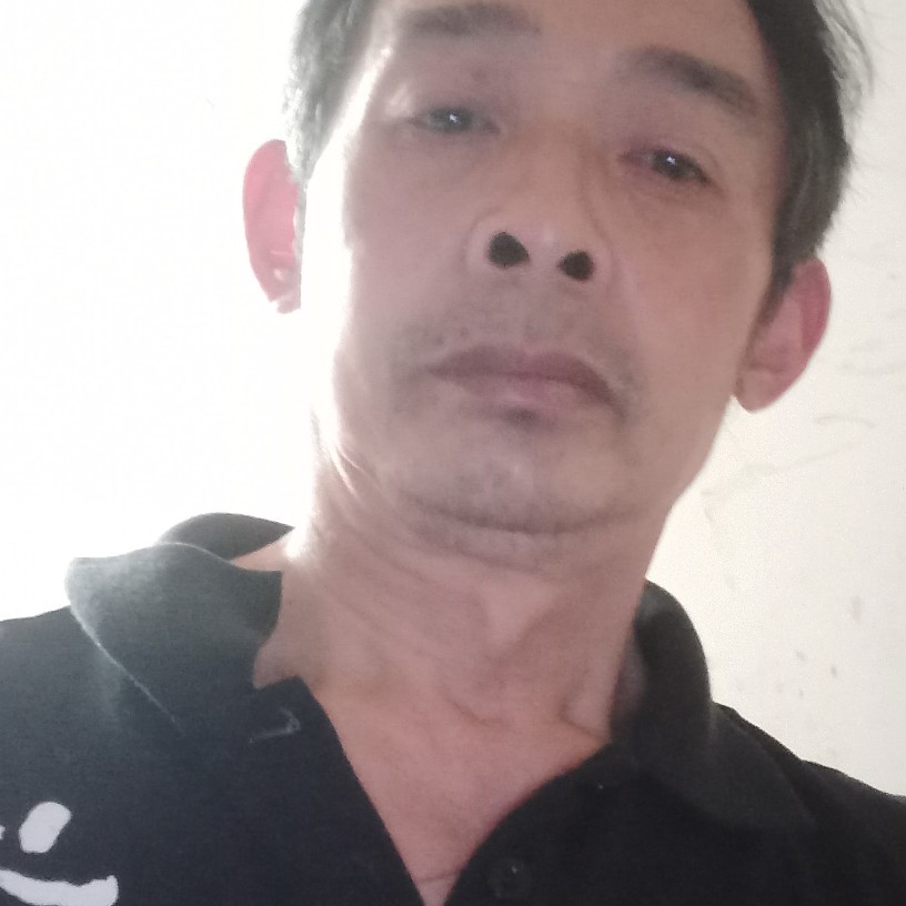 多情寡言的照片