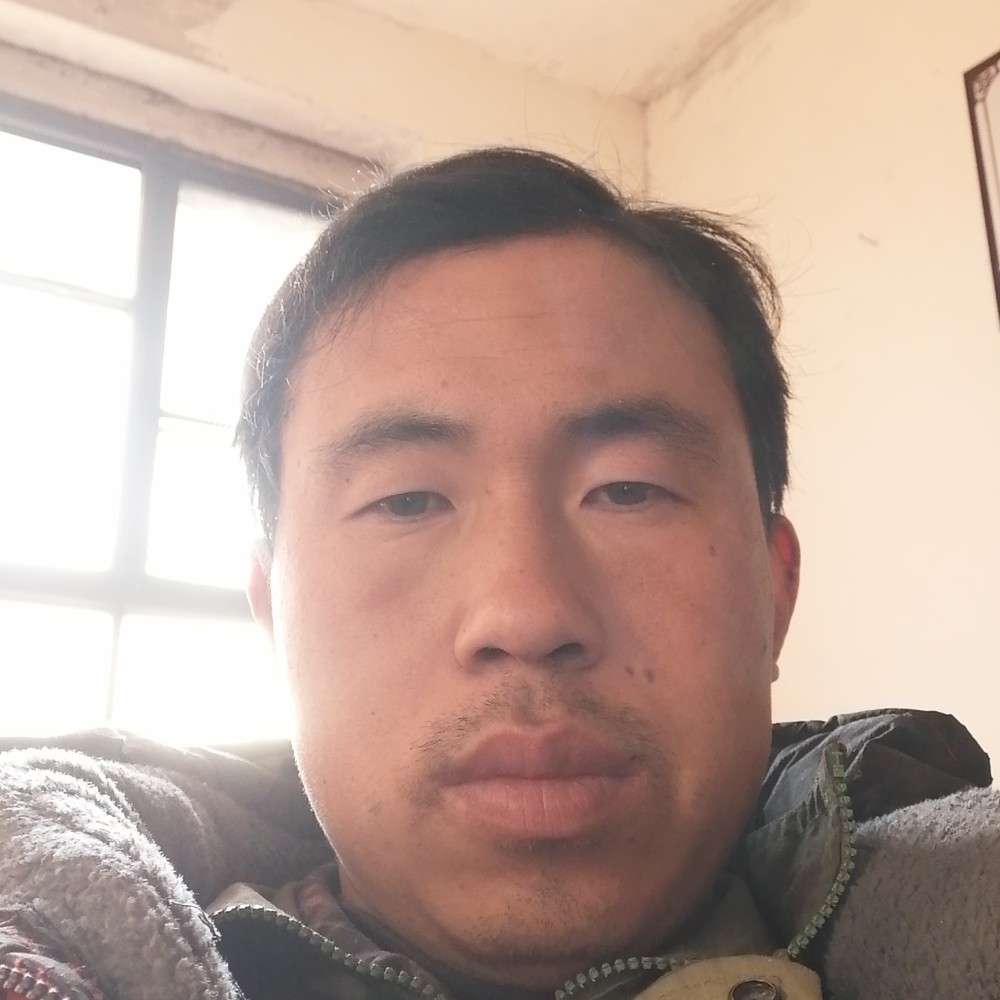 一只烟一个人的照片