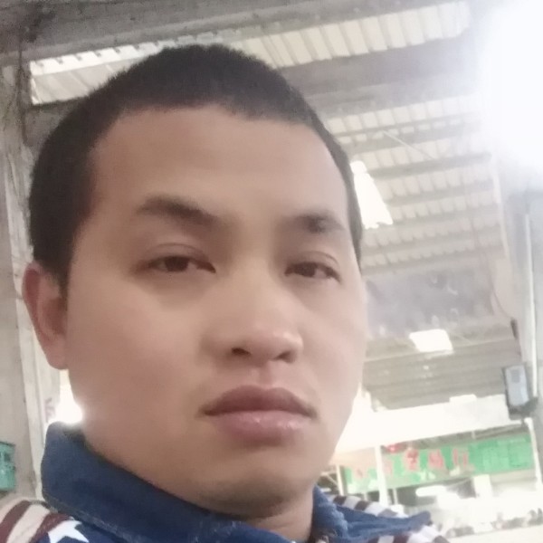 动人倾心笑靥的照片