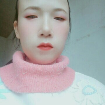 夏露浅吻感动的照片