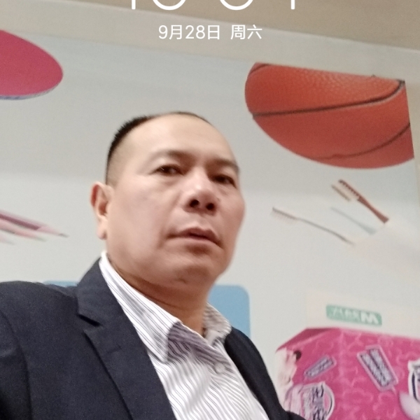 明媚回眸钢铁侠的照片